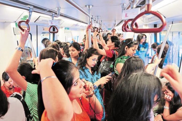  TOP 5 Kinds of annoying people who travel in Delhi Metro