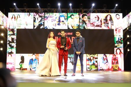  Janhvi, Rajkummar set Filmfare Middle East stage ablaze with their energy