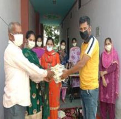  Hoshiarpur women prepare homemade masks for villagers