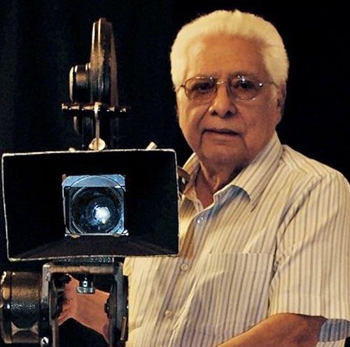  Basu Chatterjee, pioneer of middle-of-the-road cinema, passes away