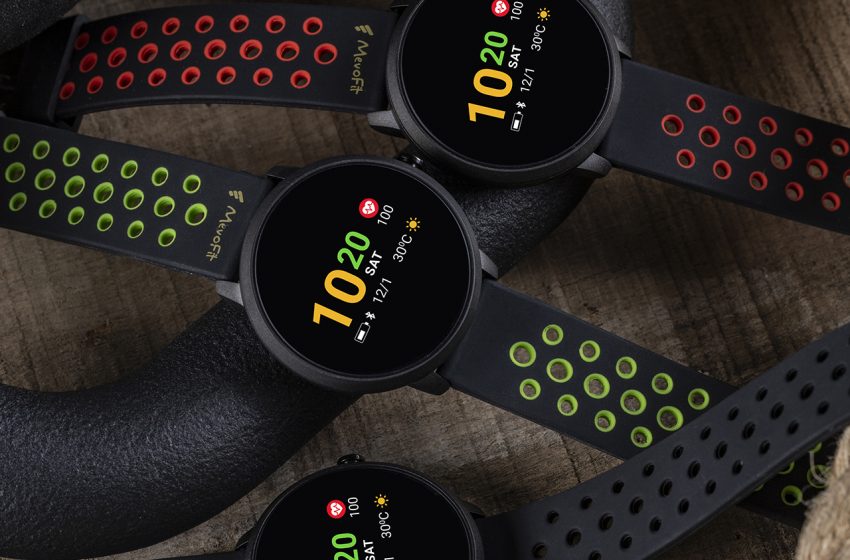  Achieve fitness goals with MevoFit Race Dive Smartwatch