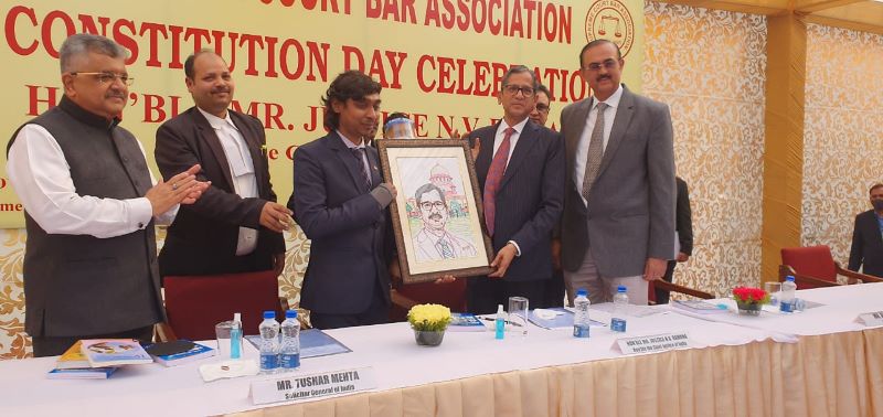  CJI appreciates his portrait made by artist Apoorv Om