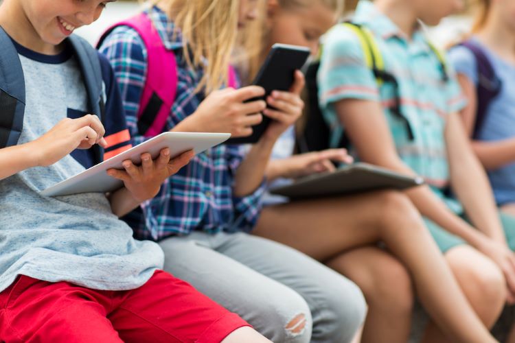  96% parents look for screen-free ways to keep kids occupied during summer hols