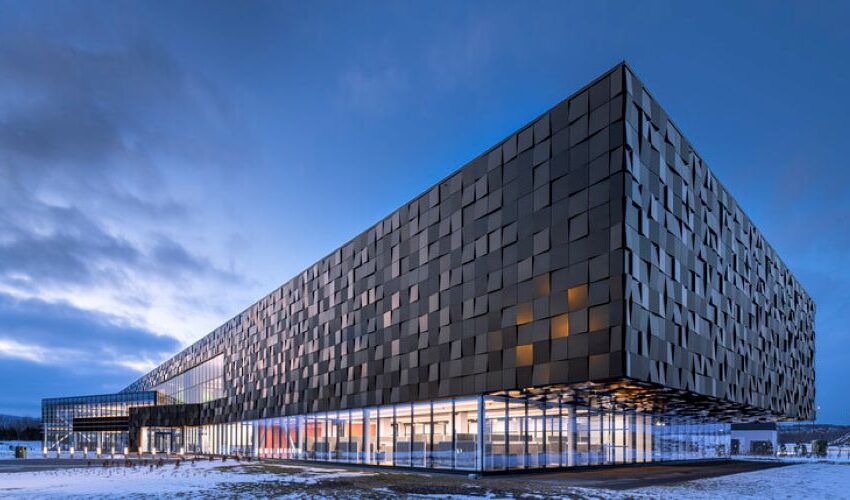  Exploring the role of materials in facade design