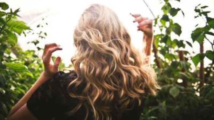  How to transition your hair care routine with changing seasons