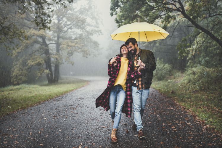  Five ways to spruce up your romantic date on a rainy evening!