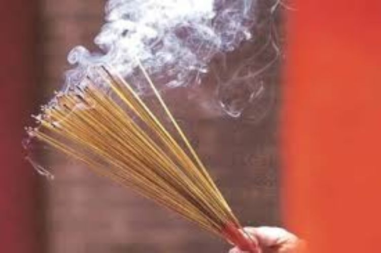  Incense sticks, air fresheners damage lungs