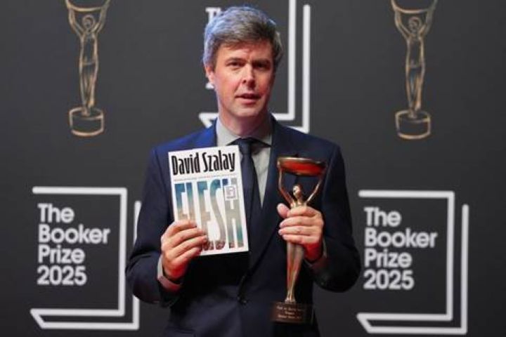  David Szalay wins Booker Prize for ‘Flesh’